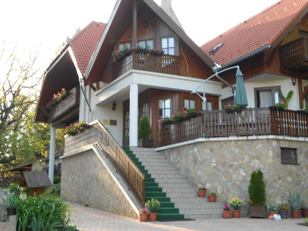 Agneslaki Okoturisztikai Centrum Es Vadaszhaz 瑙吉考尼饶 外观 照片